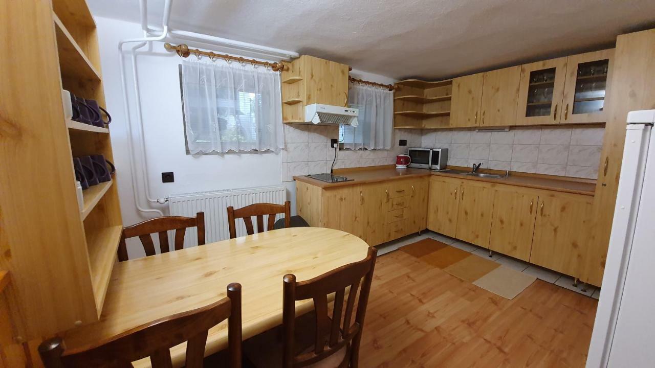 Apartmany Anna เบเชนยอวา ภายนอก รูปภาพ